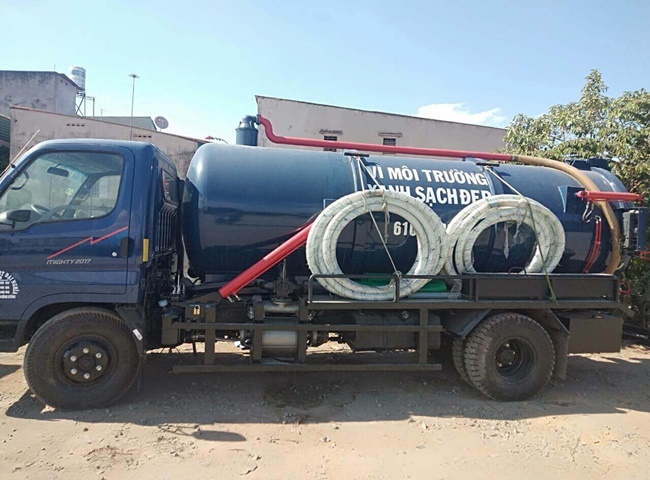 Xe vận chuyển b&ugrave;n vi sinh B&igrave;nh Phước hiện đại
