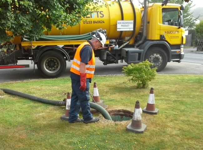 C&ocirc;ng ty r&uacute;t hầm cầu quận 1 c&oacute; đội ngũ thợ chuy&ecirc;n nghiệp nhất