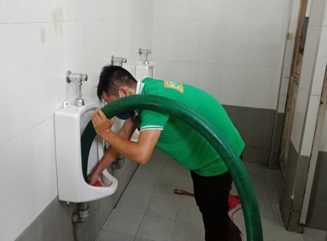 th&ocirc;ng bồn tiểu nam quận 1 đ&uacute;ng quy tr&igrave;nh