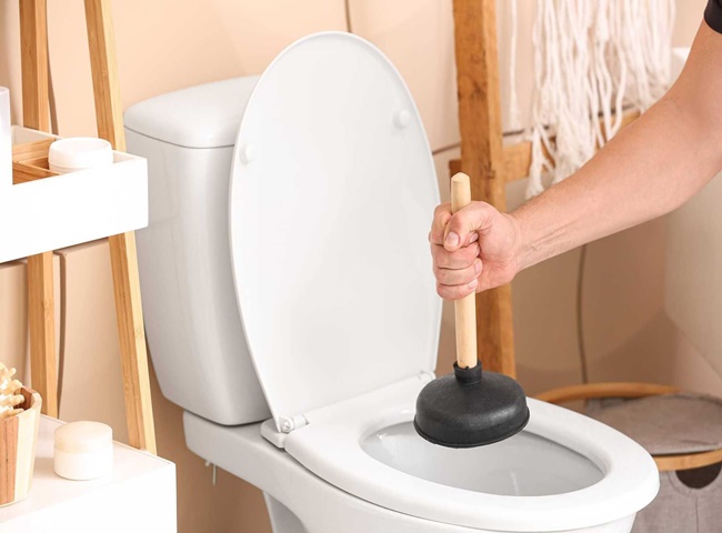 Dịch vụ th&ocirc;ng bồn cầu huyện B&igrave;nh Ch&aacute;nh cảnh b&aacute;o lừa đảo