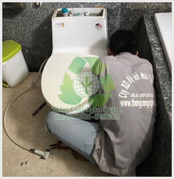 Ống thoát nước bị nghẹt do dầu mỡ gây ra