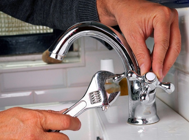 Sửa v&ograve;i nước bị r&ograve; rỉ.